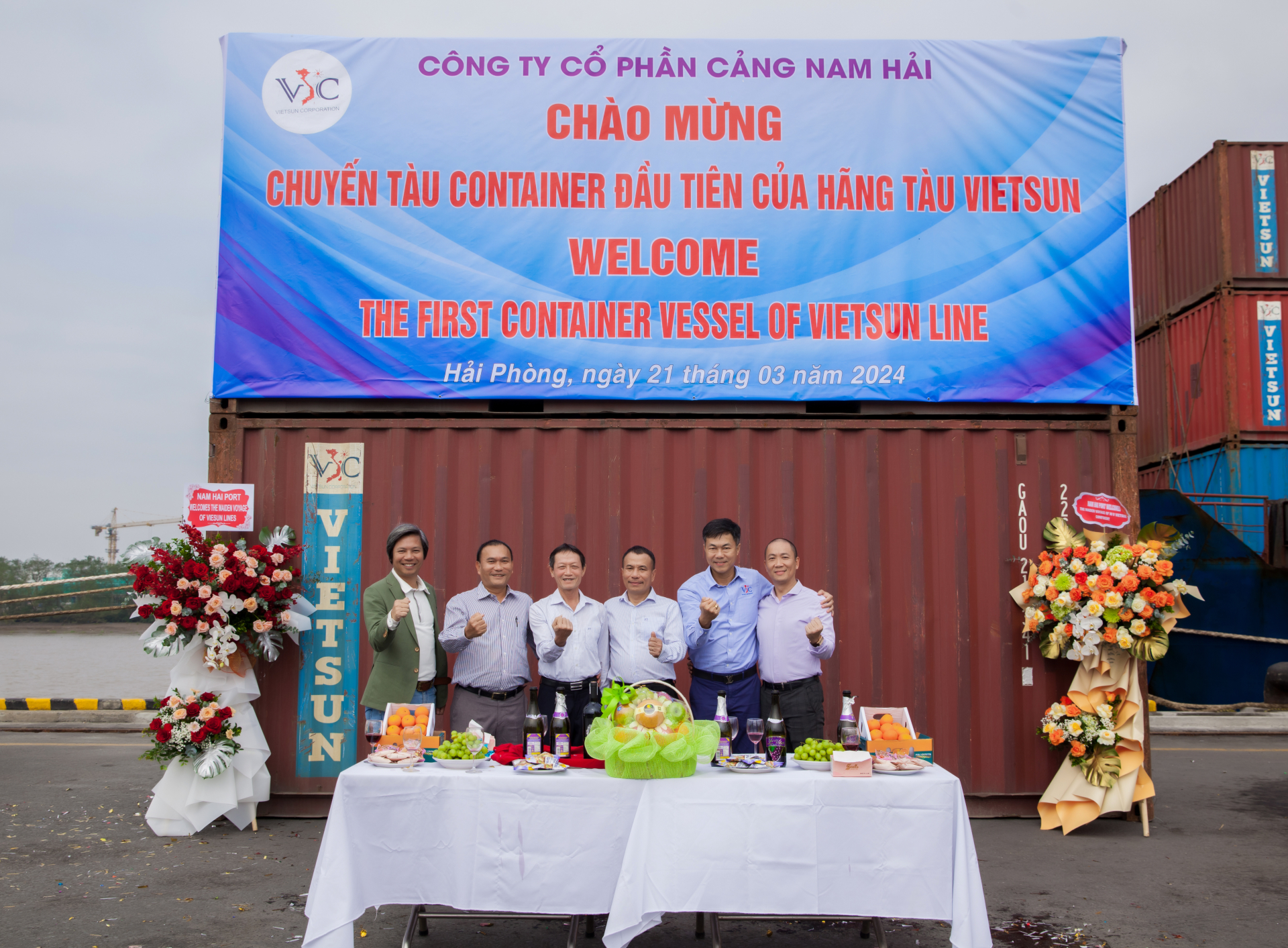 Welcome the first container vessel of Vietsun line